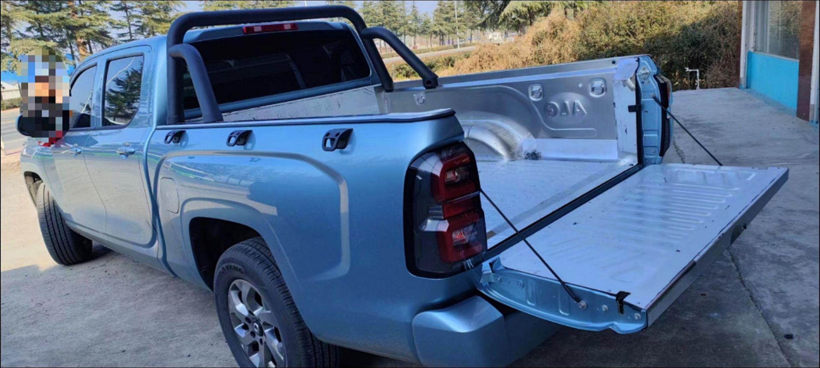 金刚炮皮卡车不锈钢货箱宝来厂安装.