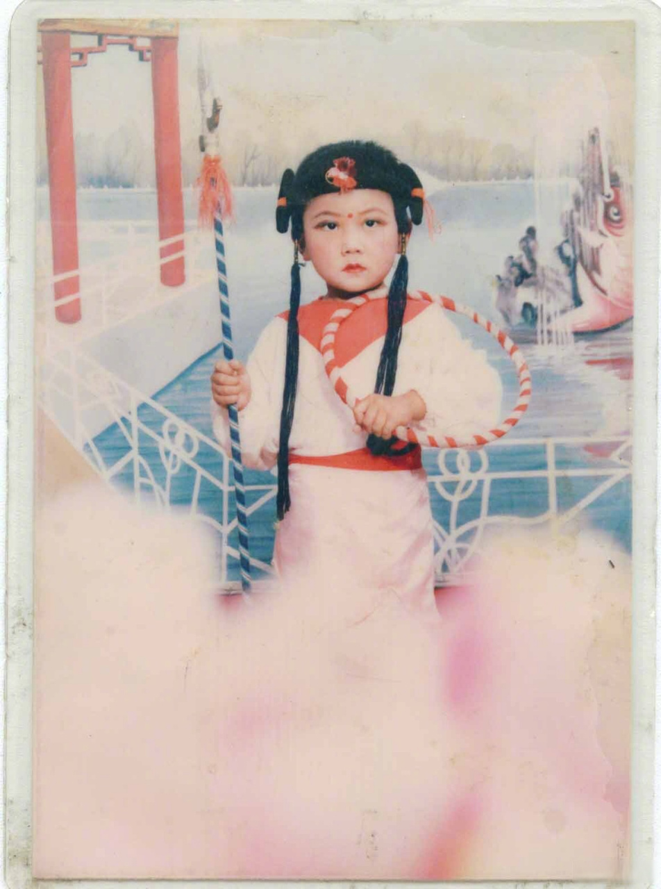 怦然2童年照大公开#[大笑]咱就是说谁的童年没有眉心一点红呢?