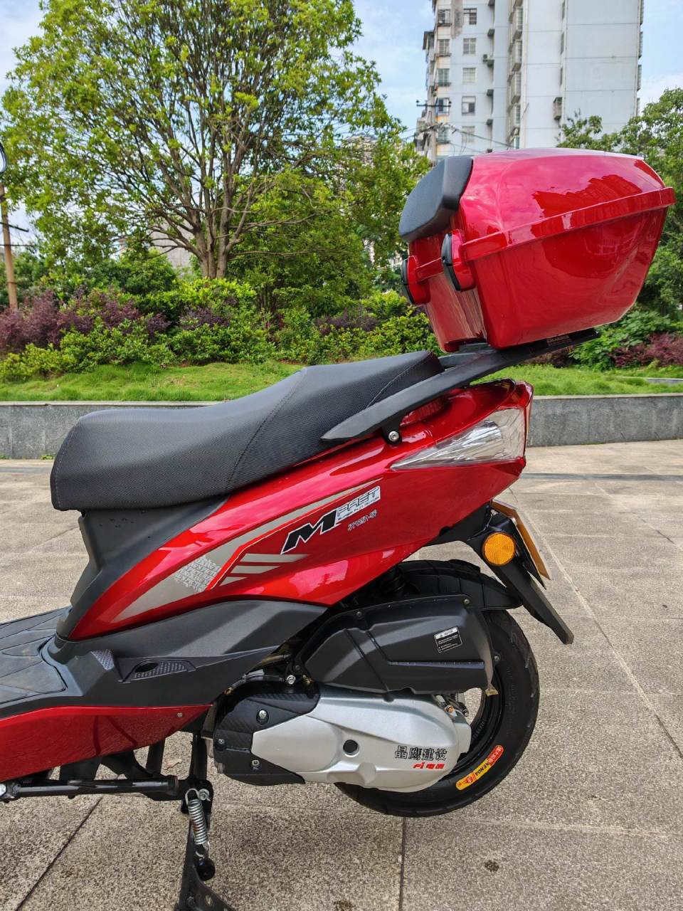 车型:晶鹰建设125踏板摩托车.