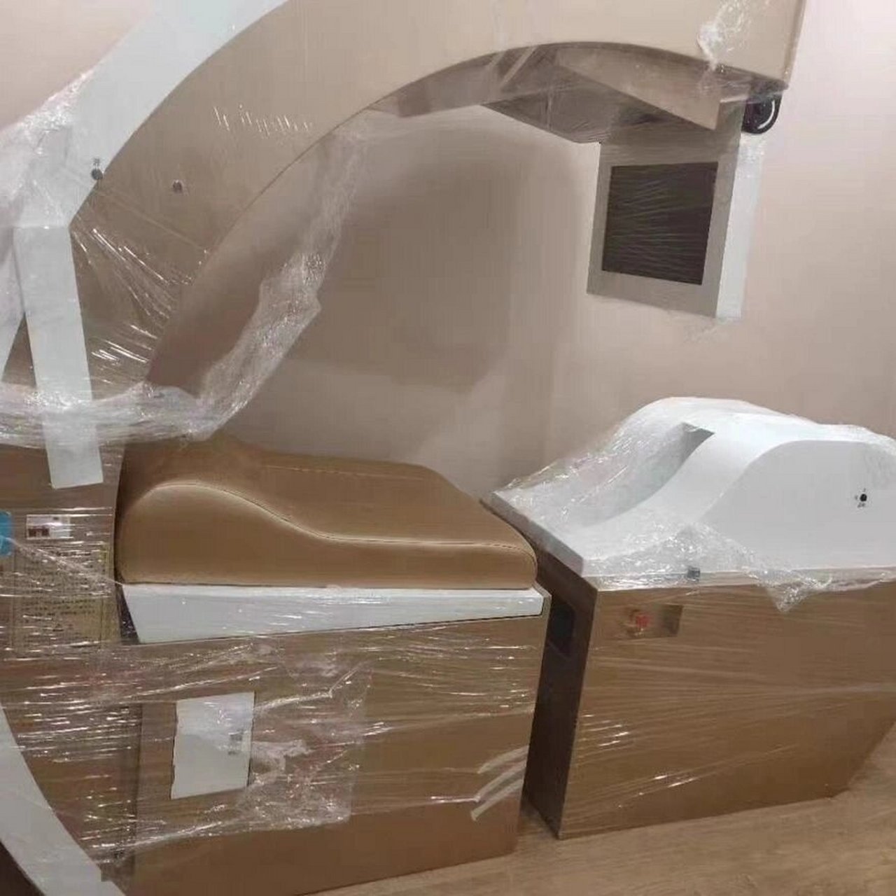 肠道水疗 清肠仪 卧便马桶 肠道水疗到货,准备安装.