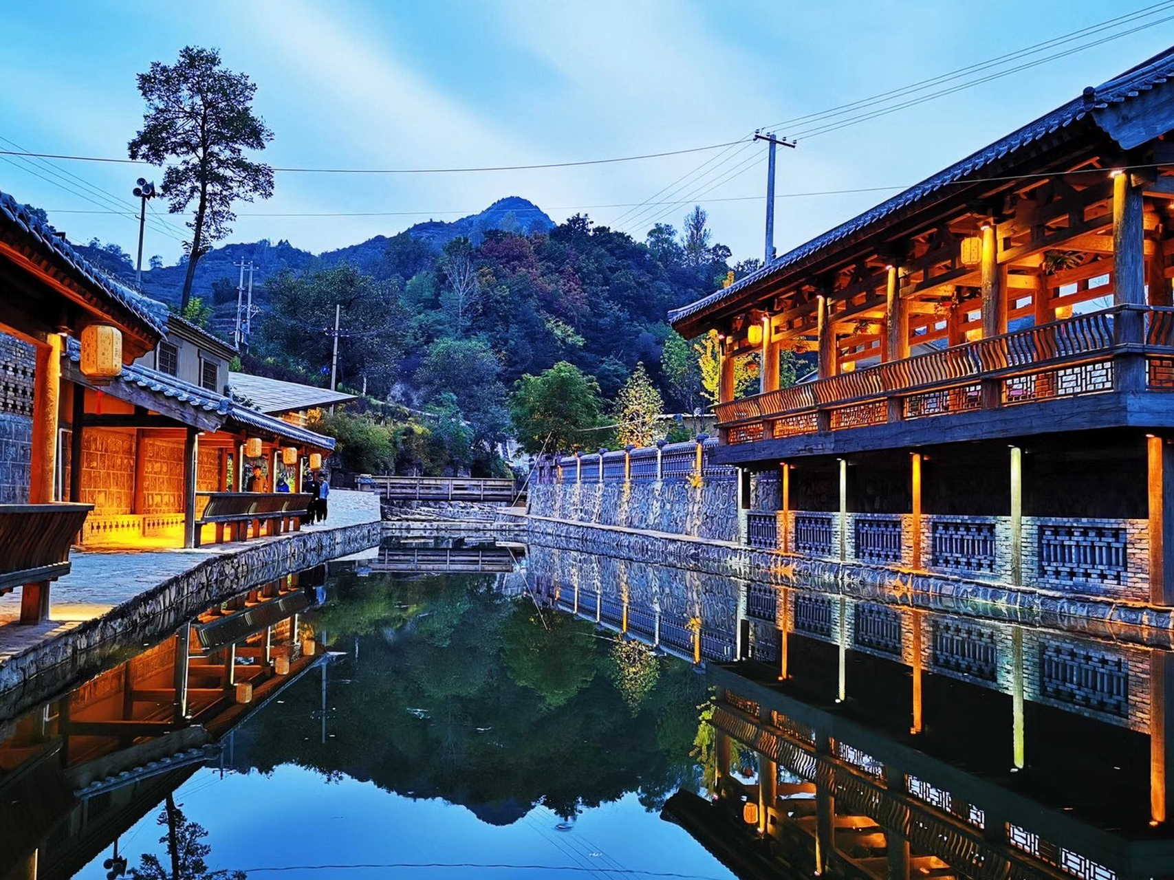 浙水驿站位于陵川县东南部,与河南辉县和长治壶关交界.