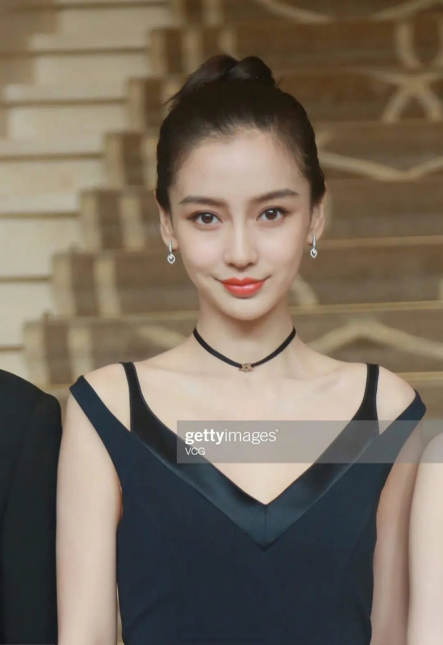 angelababy和宋轶同框,淡颜居然赢了浓颜.