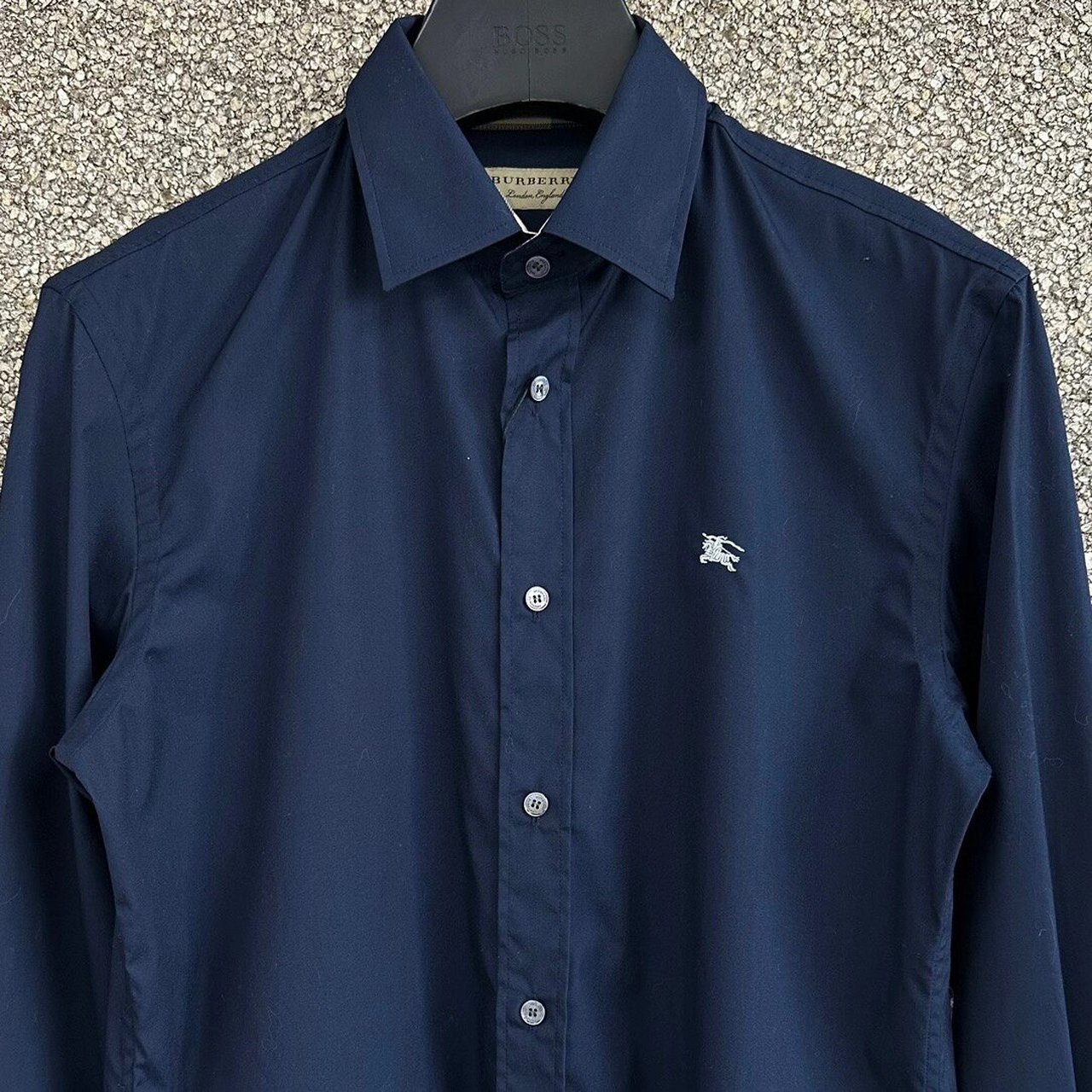 奥莱太便宜啦 快冲 901990 burberry 巴宝莉藏蓝色战马衬衫 经典