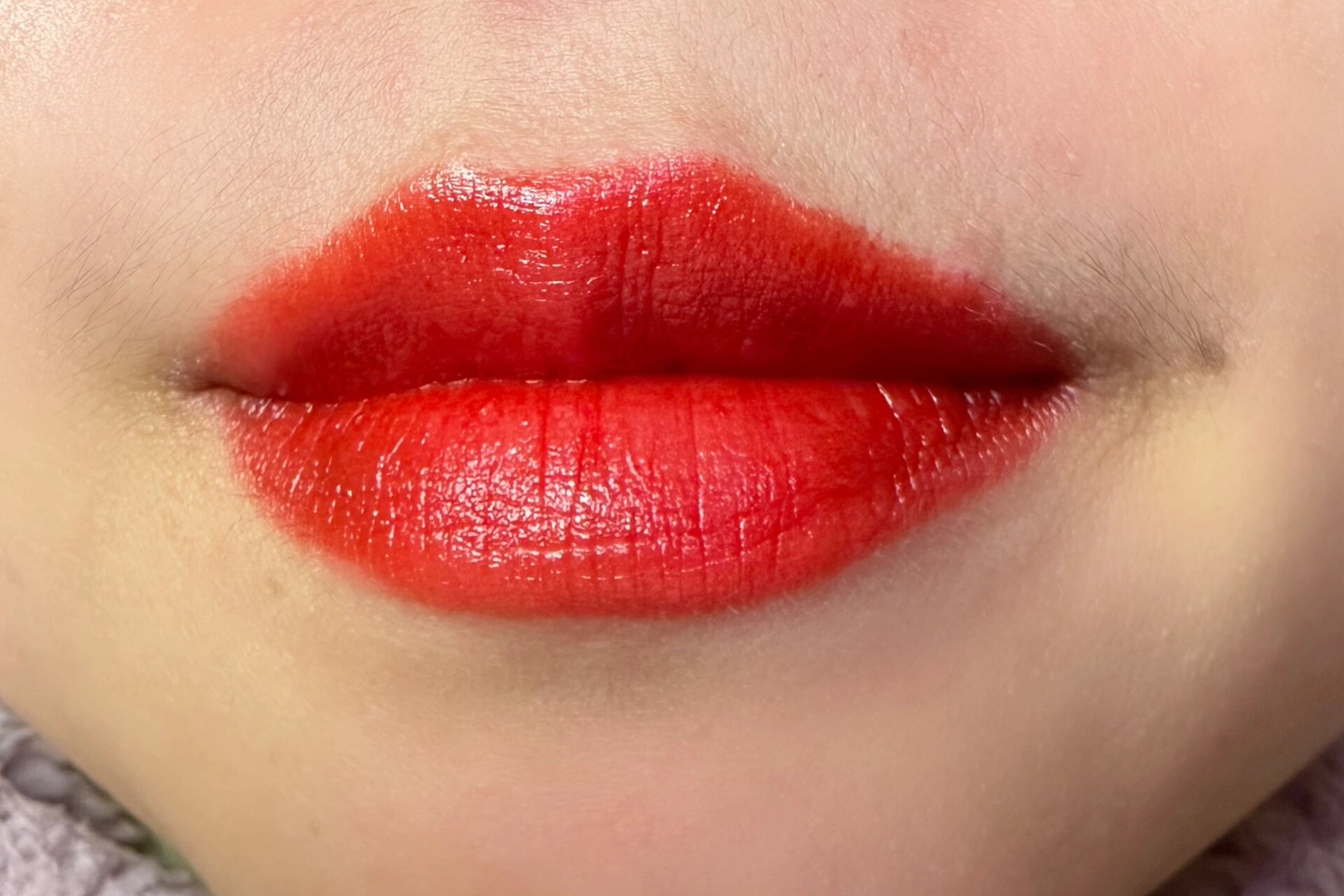 雅诗兰黛540～显年轻的红色～ 质地顺滑滋润可以直接涂!