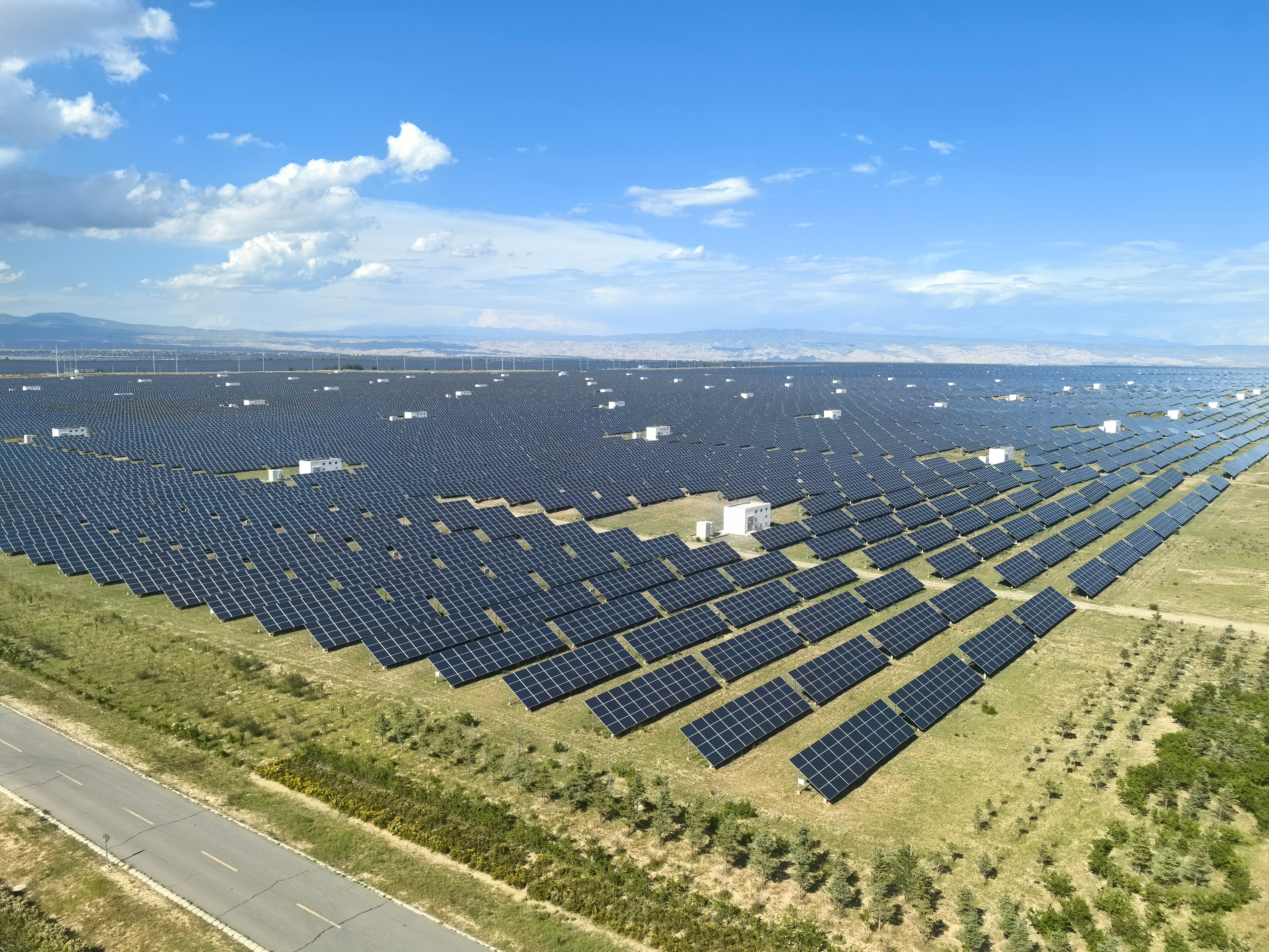 塔拉滩,青海省海南藏族自治州共和县,一个名副其实的"沙戈荒"地带