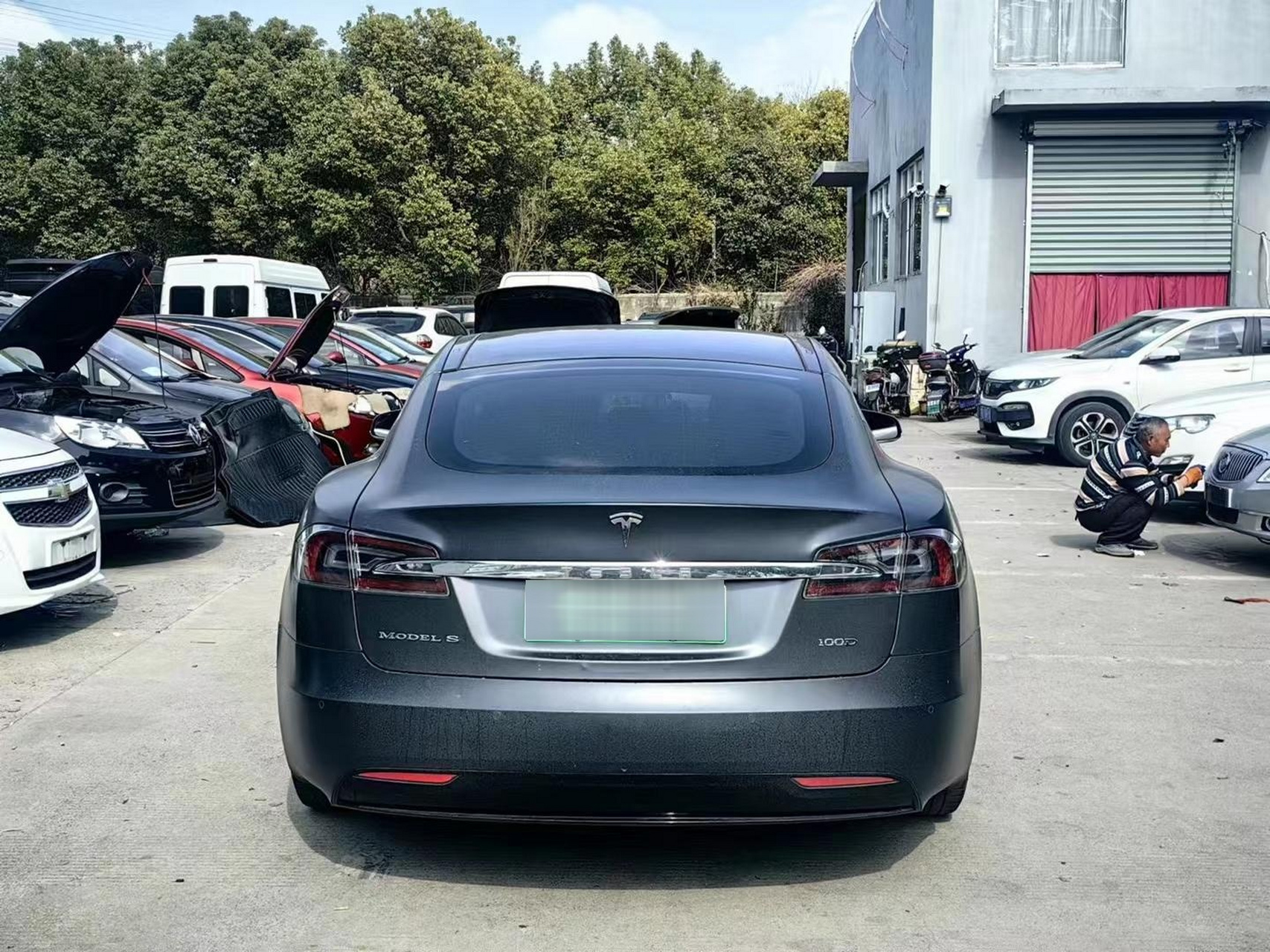 17年10月特斯拉毛豆s,续航570km,实表9万公里 当年落地108万,原版3个