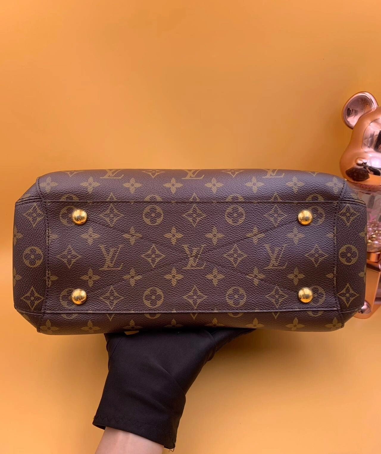 今天上午收到一只lv 路易威登老花蒙田中号 - 9895尺寸35*25,经典