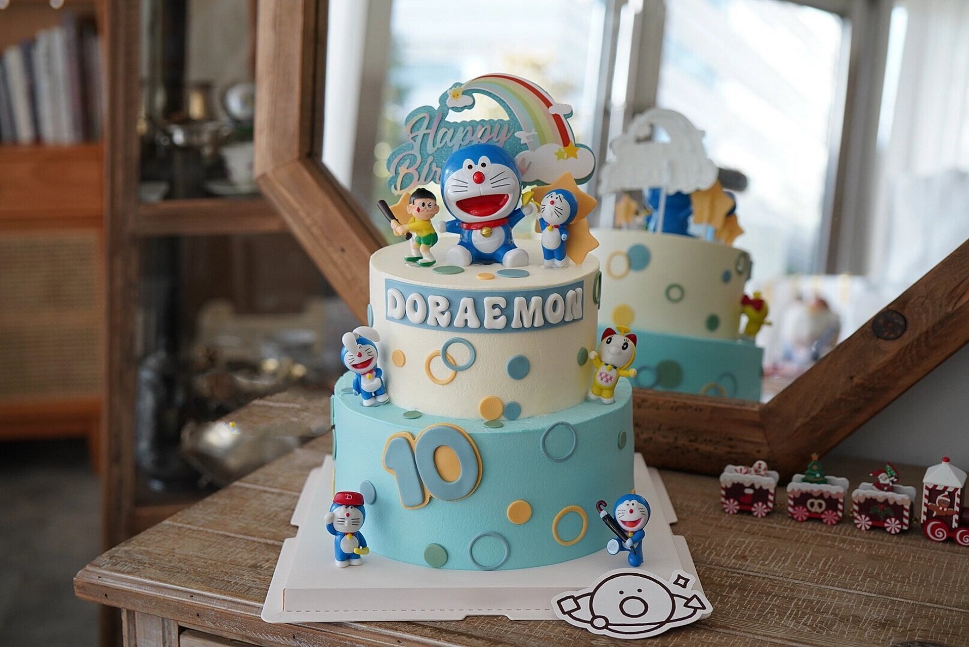 十周岁啦!哆啦a梦双层蛋糕