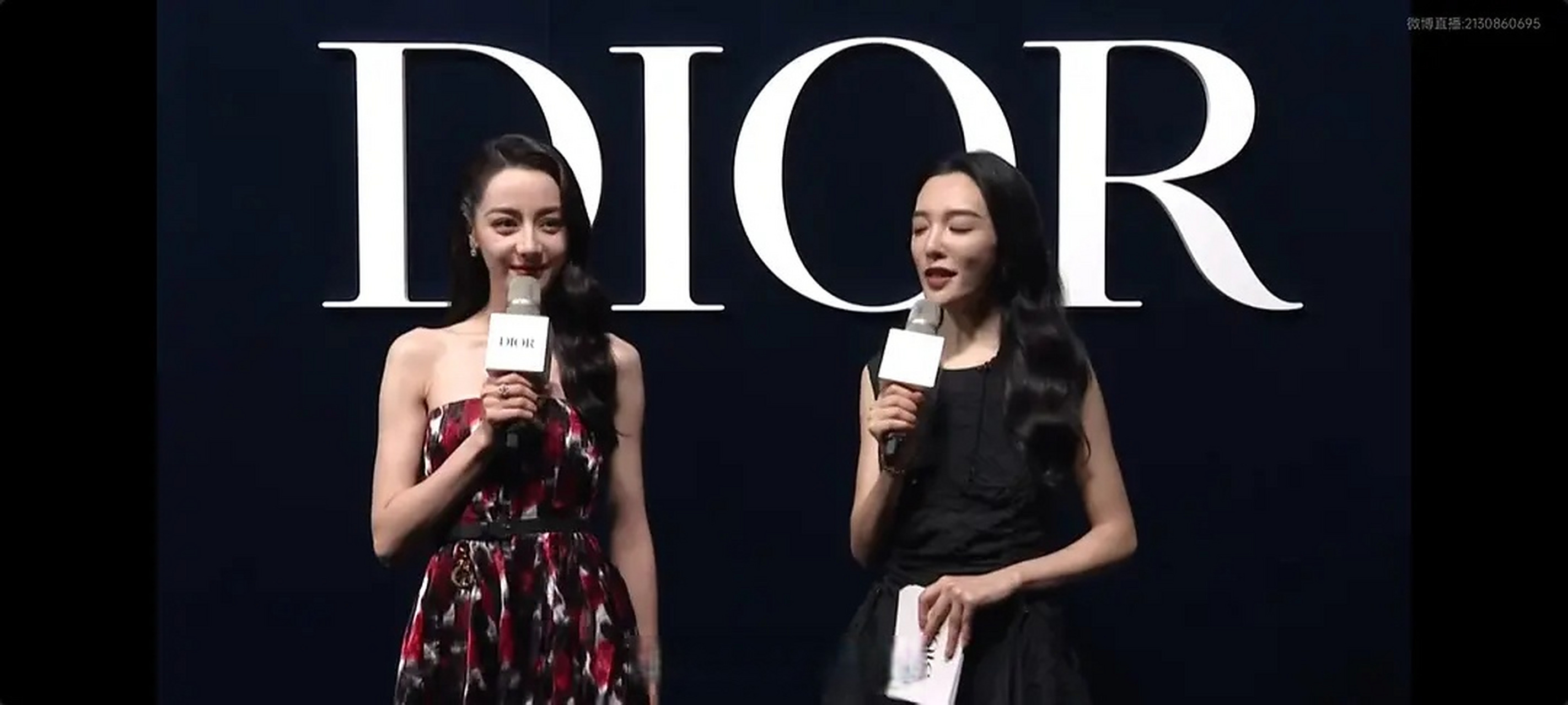 迪丽热巴和dior全球副总经理合影,就是这脸和发际线是怎么了,突然变得