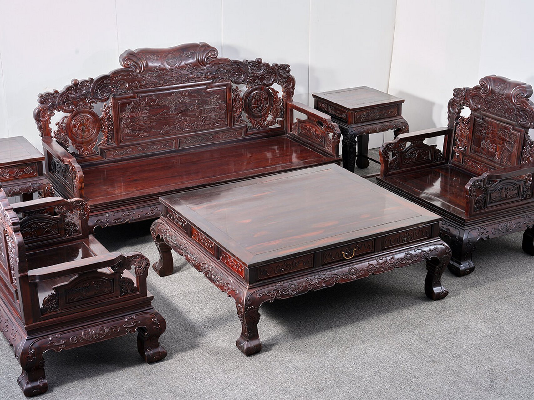 "仙作"是指福建仙游一带制作的古典家具工艺制作流派,"仙作"家具源于