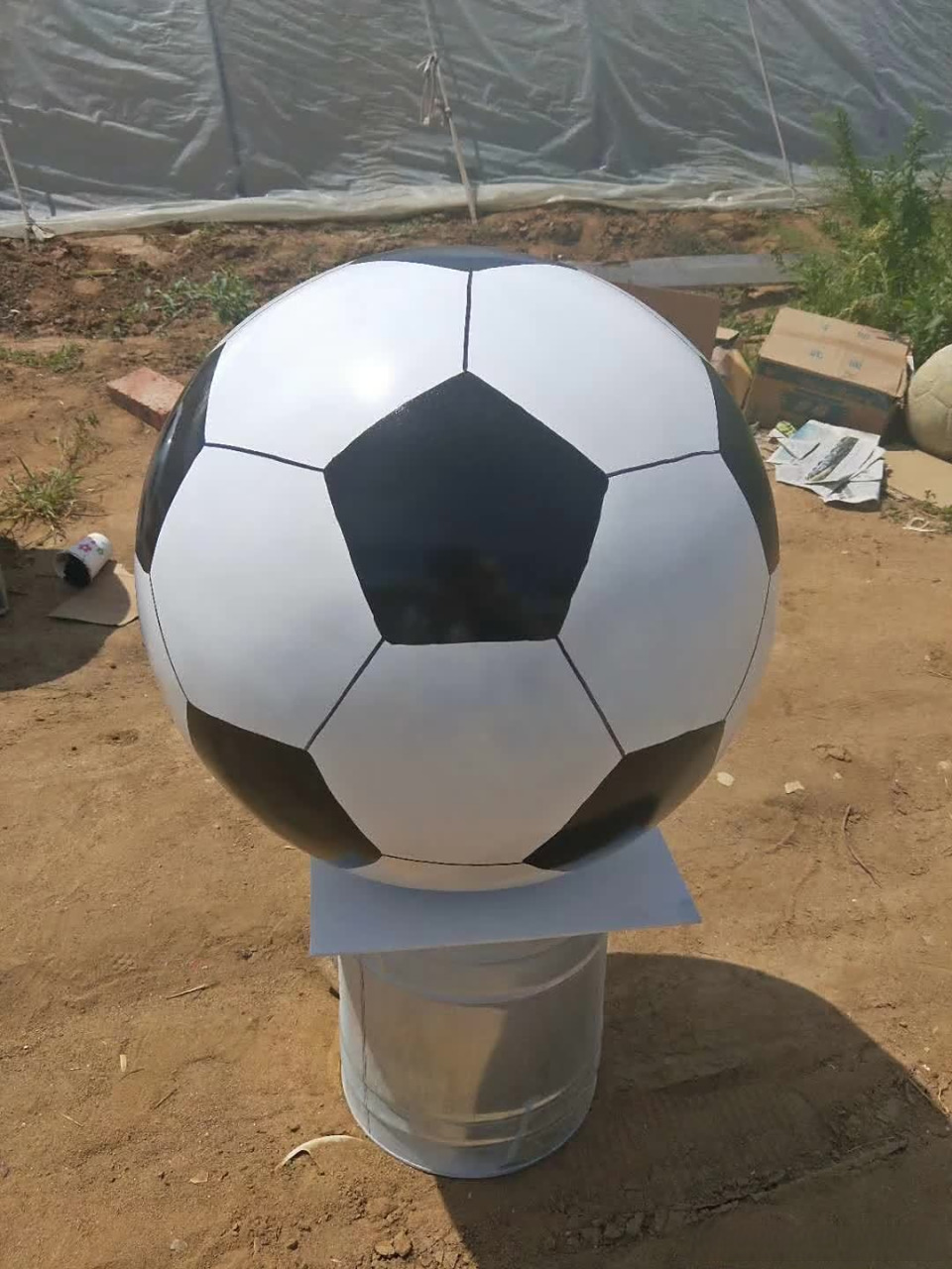 玻璃钢仿真足球##玻璃钢雕塑##仿真足球# 玻璃钢仿真足球雕塑佑于