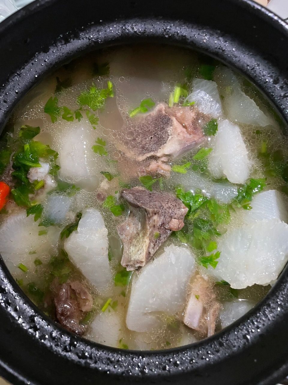 炖了两个半小时的萝卜牛排骨汤 1.