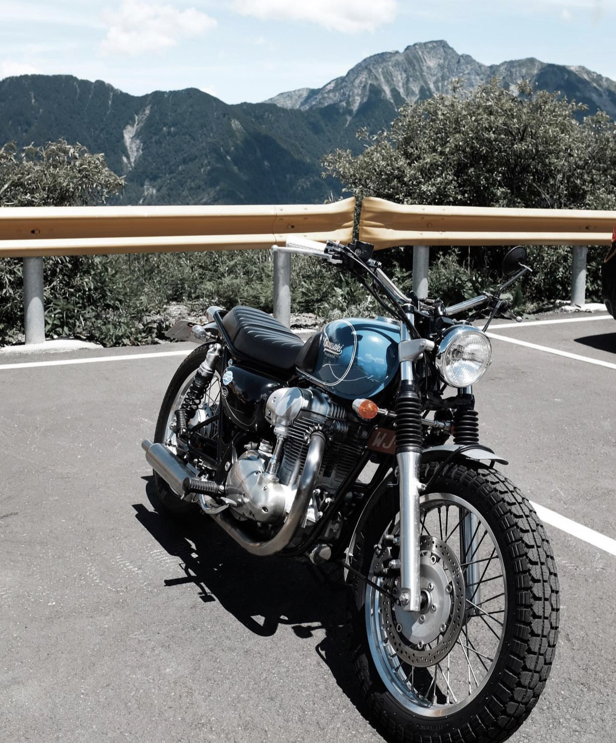 还是老的川崎w800好看 质感无敌呜呜.新款什么玩意