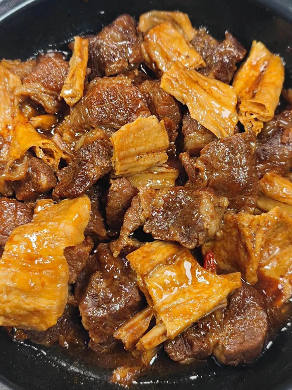 香酥软烂,爆汁下饭的腐竹牛腩煲!