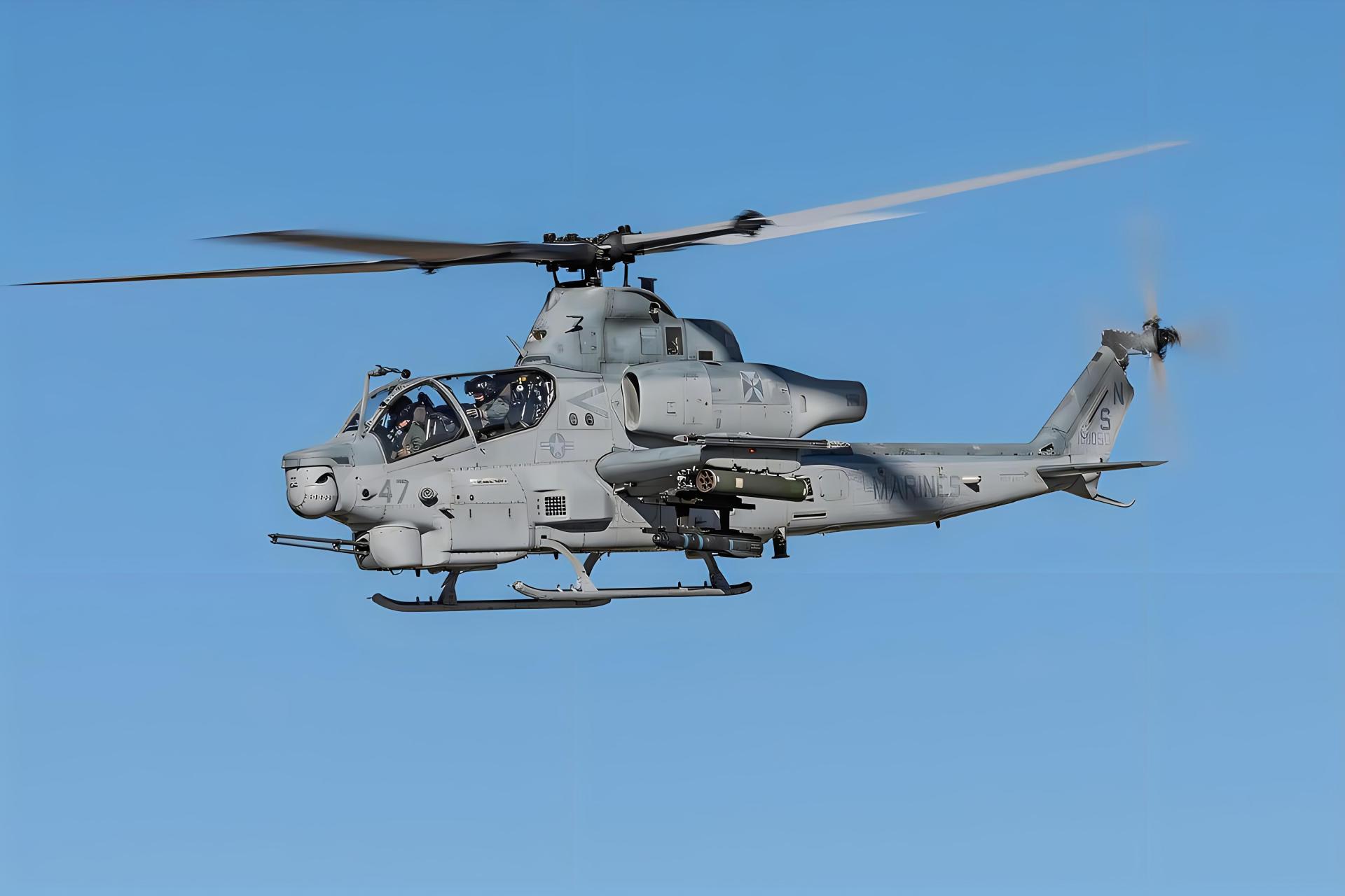 直升机图片 直升机(英文名称:helicopter)通常是指依靠发动机驱动旋翼