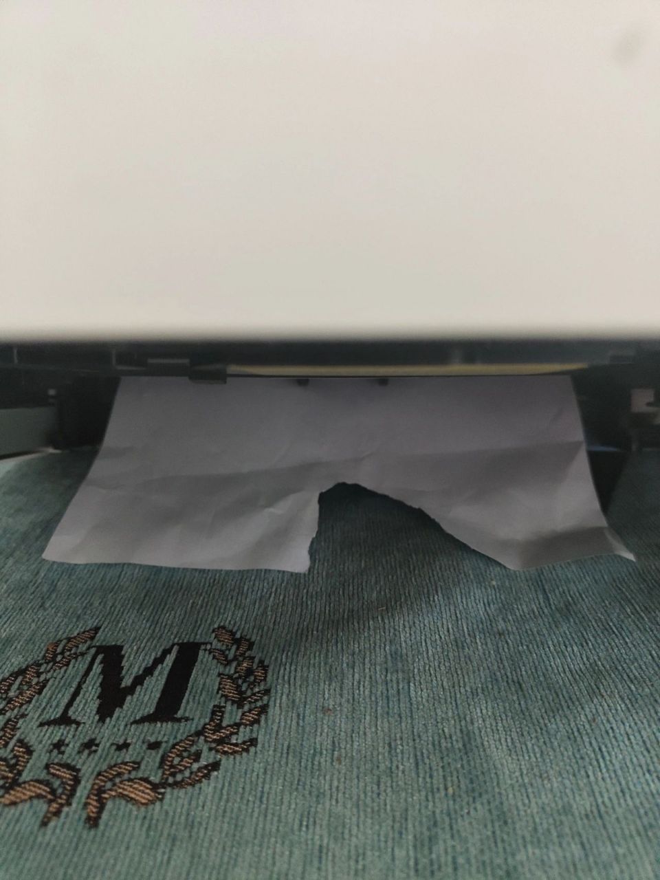 惠普打印机卡纸了怎么办 求助,惠普打印机卡纸了怎么办,拽不出来,卡的