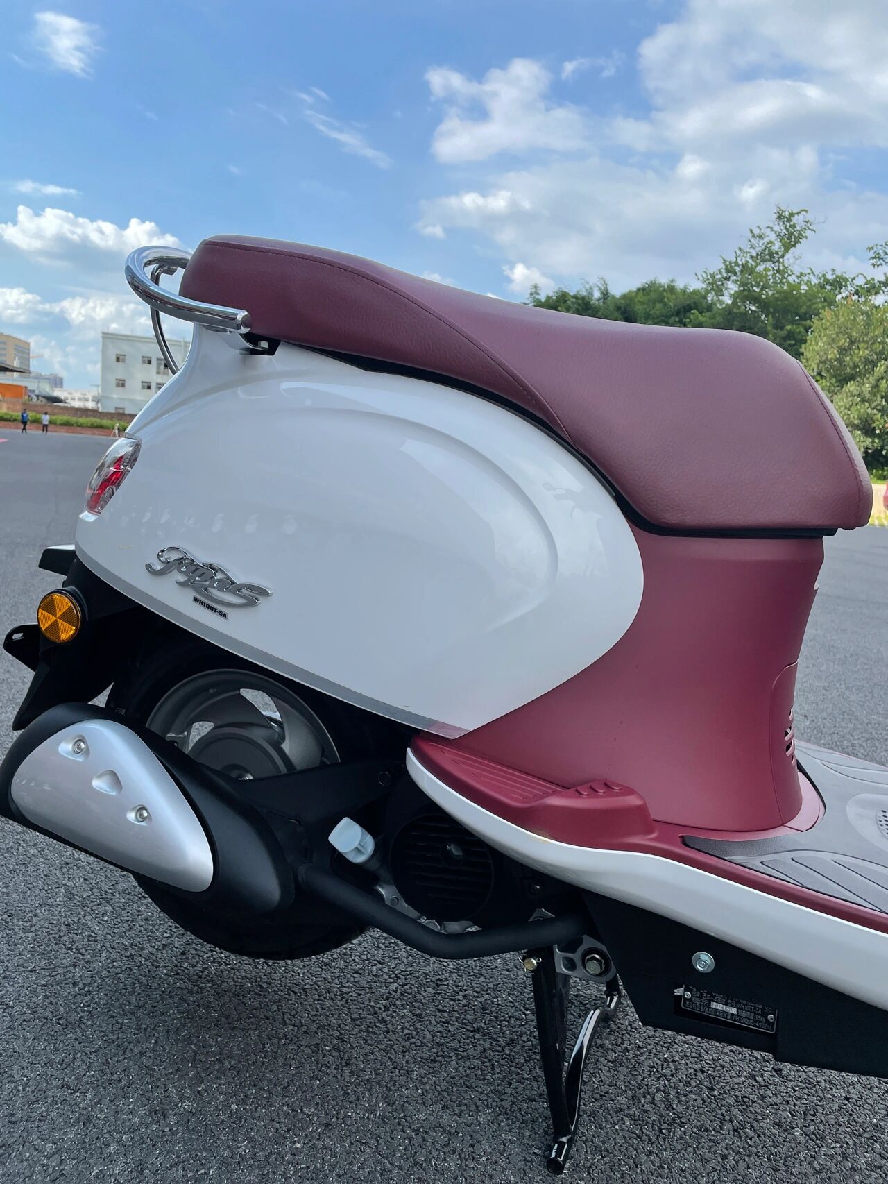 1w以下适合女生开的摩托车小踏板 品牌:五羊本田tapas塔帕100 重量:95