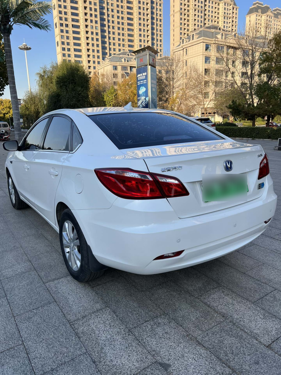 名牌29800最新到家17年长安逸动新能源,裸车15.