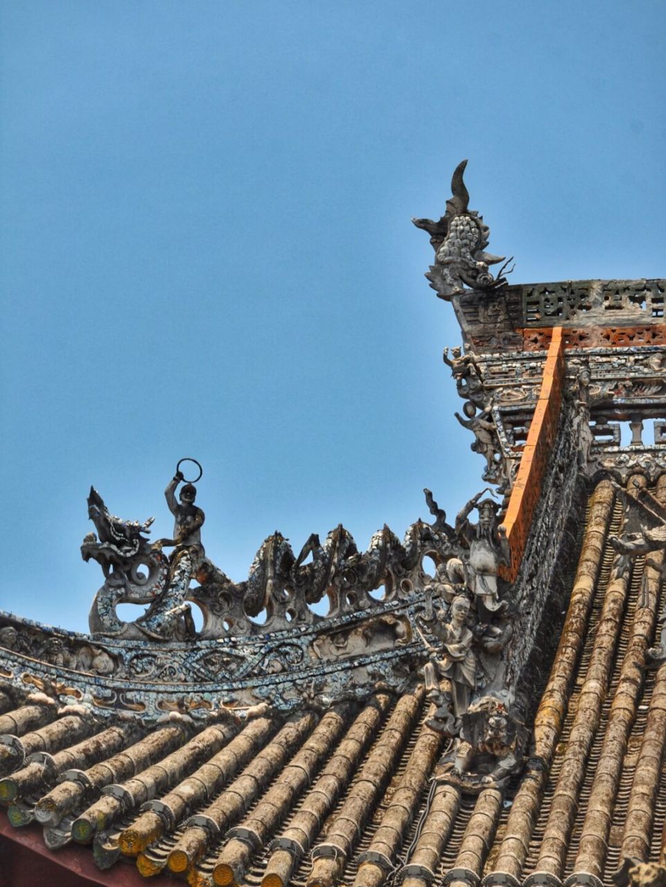 审美积累|自贡王爷庙屋顶嵌瓷特写 王爷庙因庙中供奉镇江王爷而得名.