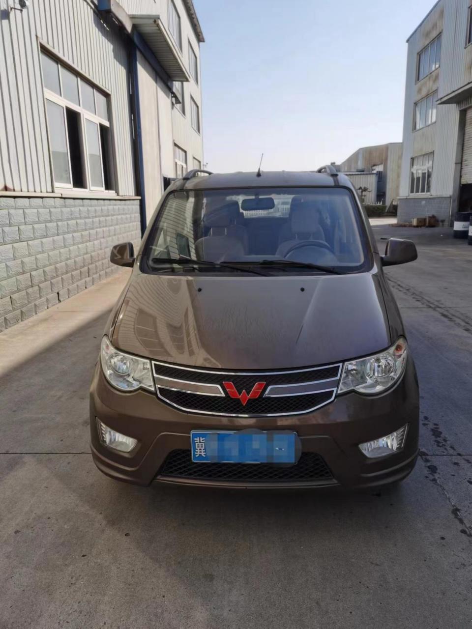 16年五菱宏光s,一手车9万公里,几乎原漆,验车保险到10月,1.