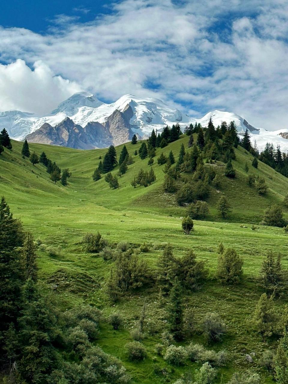 格聂神山|"横断之心" 格聂神山|"横断之心" 格聂山又名格聂神山,雄踞