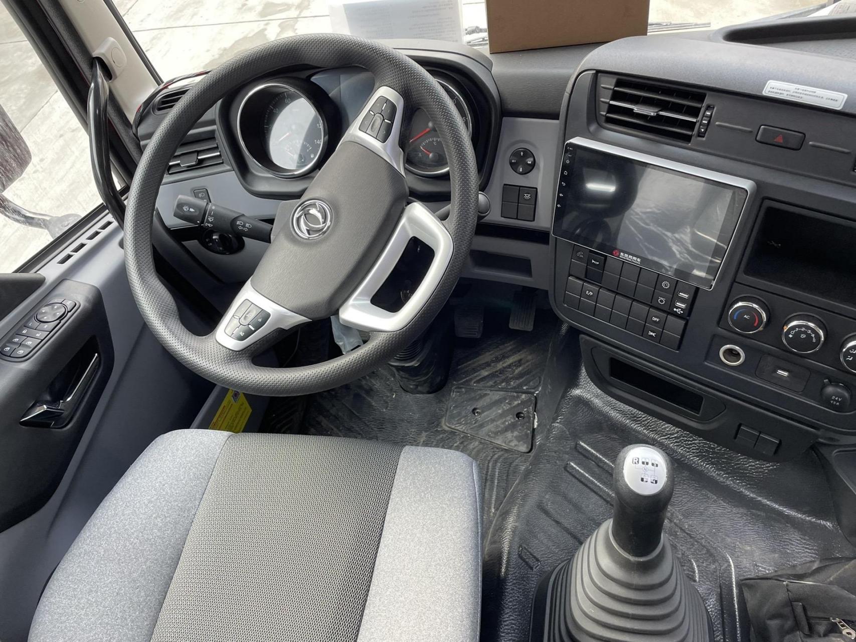 【驾驶室】高顶双卧驾驶室平地板2人座 【发动机】康明斯6.