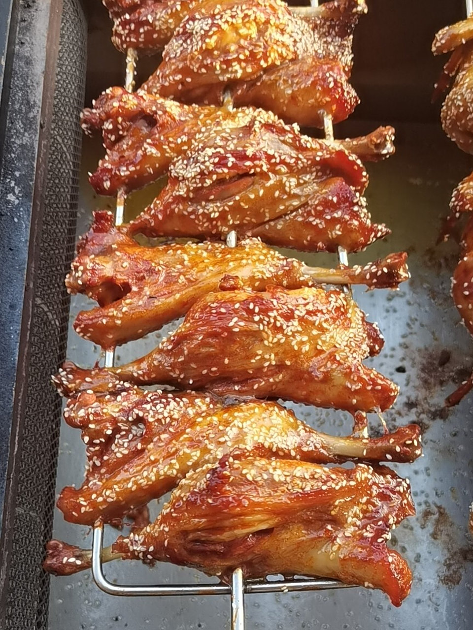 步行街等你哦,新奥尔良烤鸡腿,鸭腿,烤鸡,经过24小时腌制.