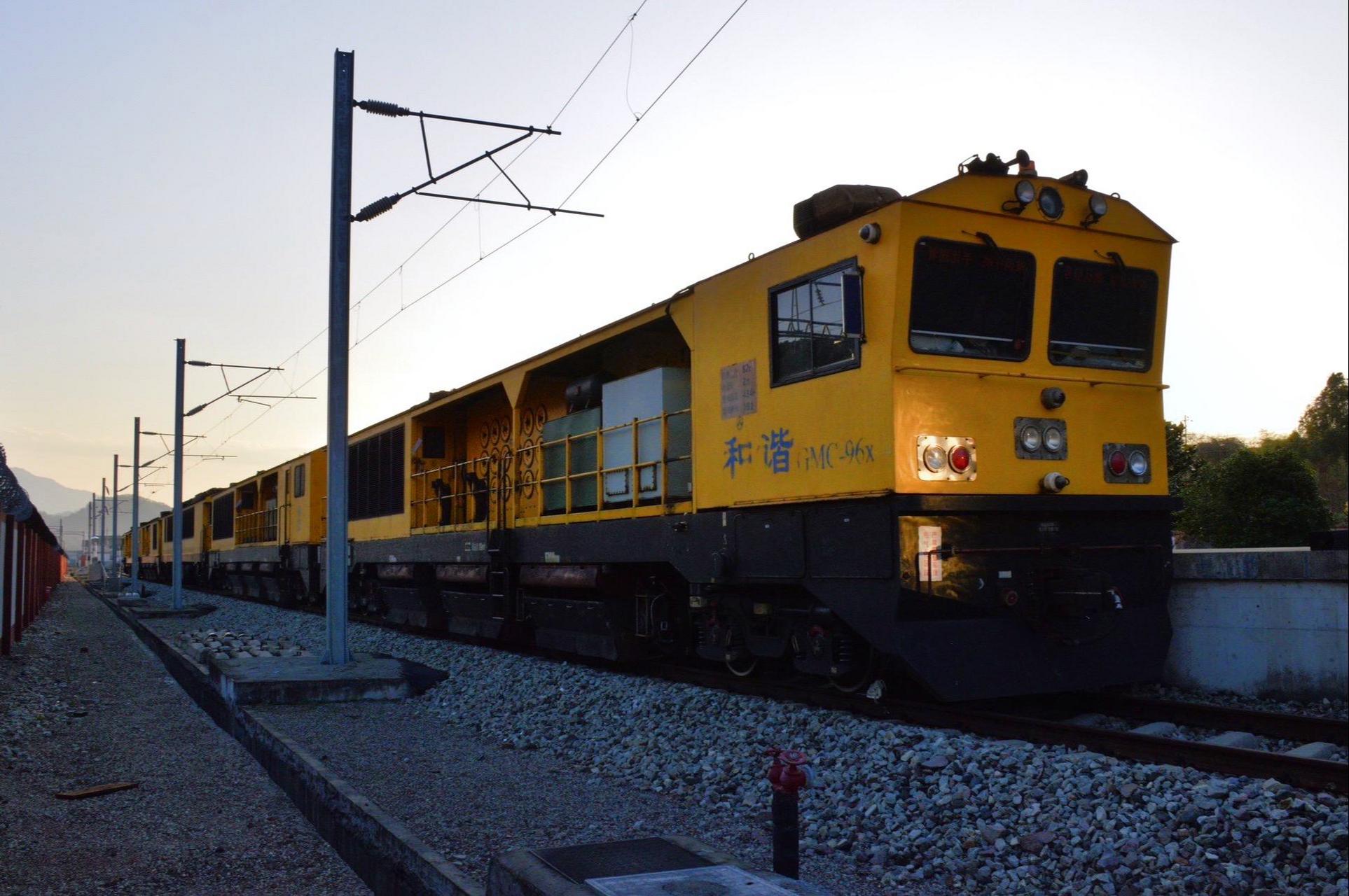 gmc-96x型钢轨打磨车 由金鹰重型工程机械有限公司生产 原技术方为