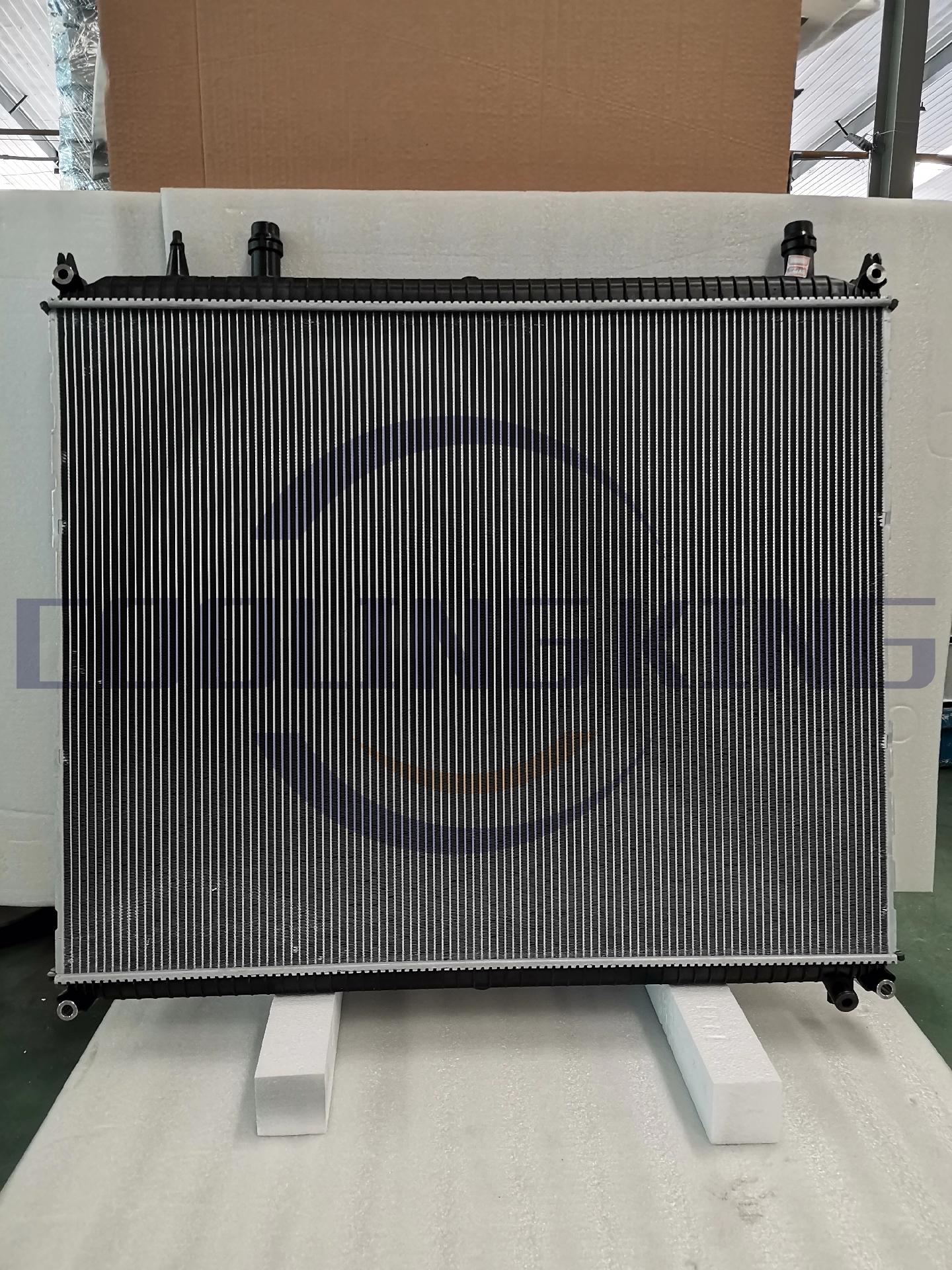 最新款曼卡tgs tgx散热器水箱