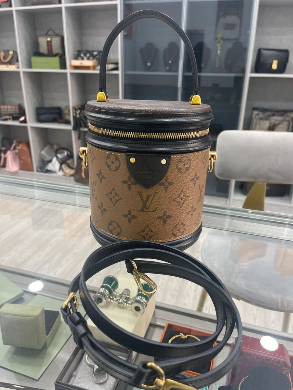 lv发财桶 9016800 987815一只lv cannes复古拼色圆桶也叫发财桶