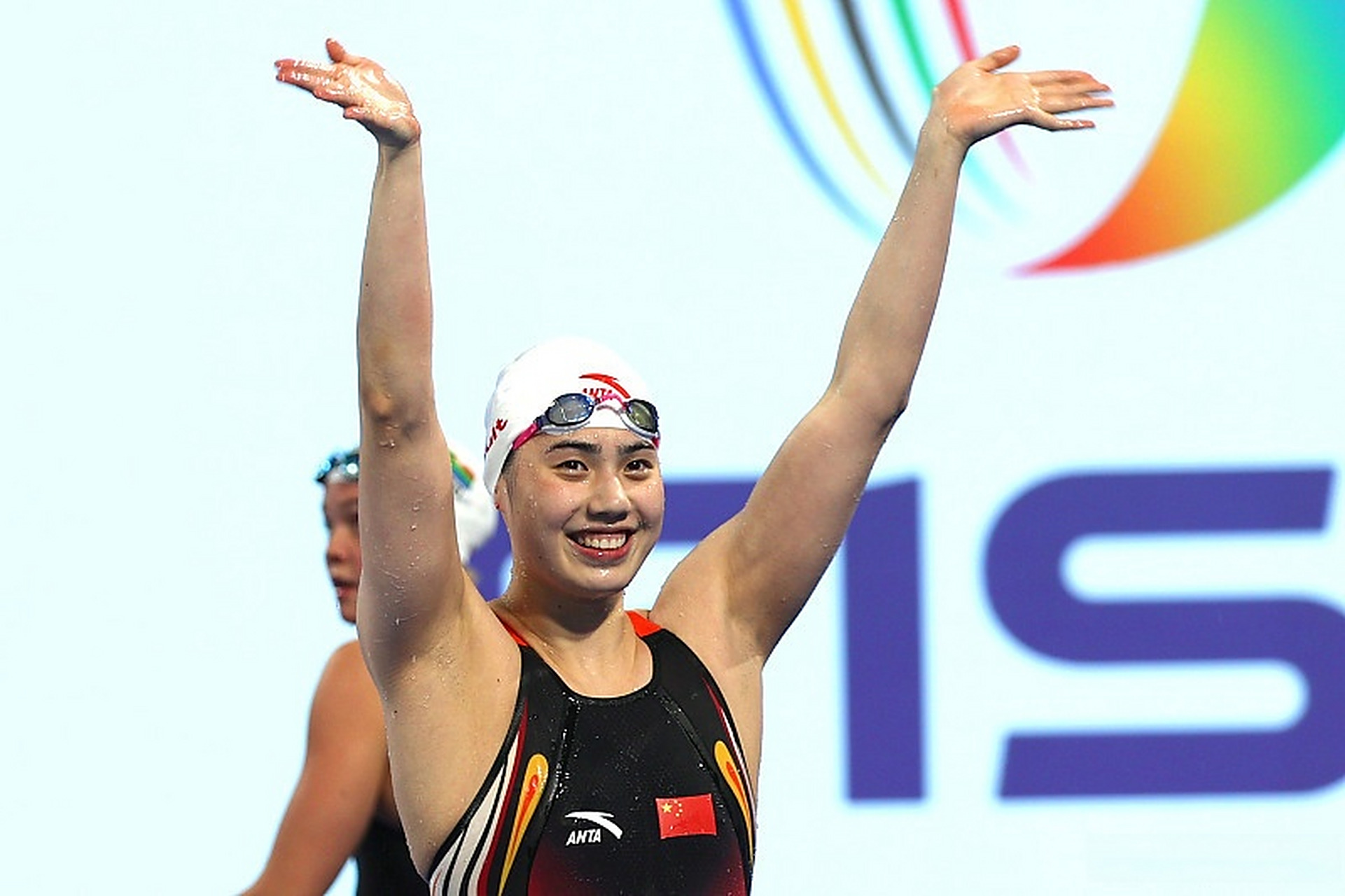 【张雨霏大运会首金进账】 张雨霏最爱熊猫泳衣  25秒29!