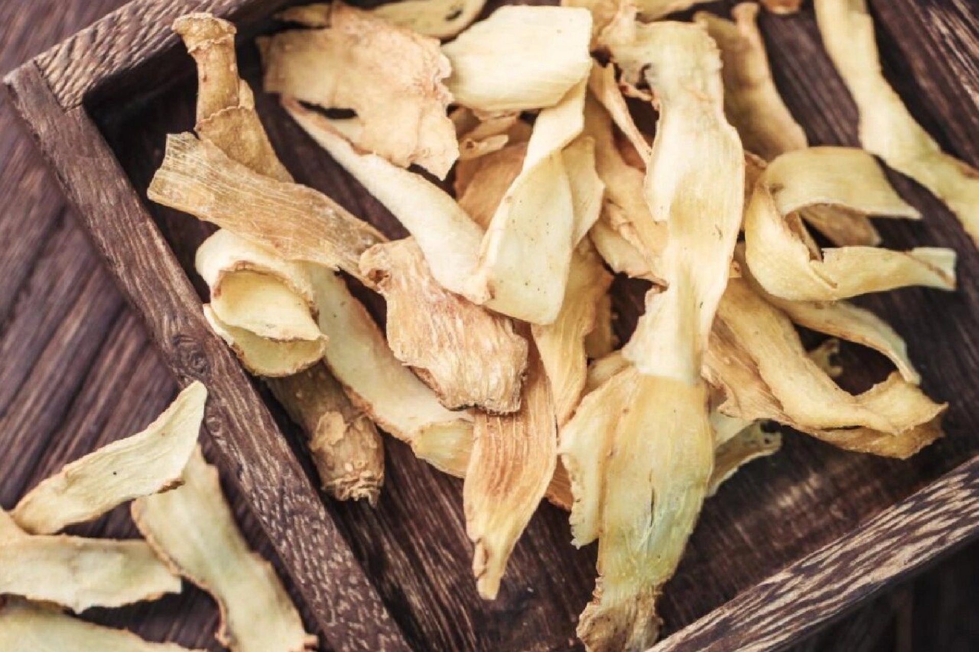 每天认识一种药材——玉竹 玉竹是百合科,黄精属植物.