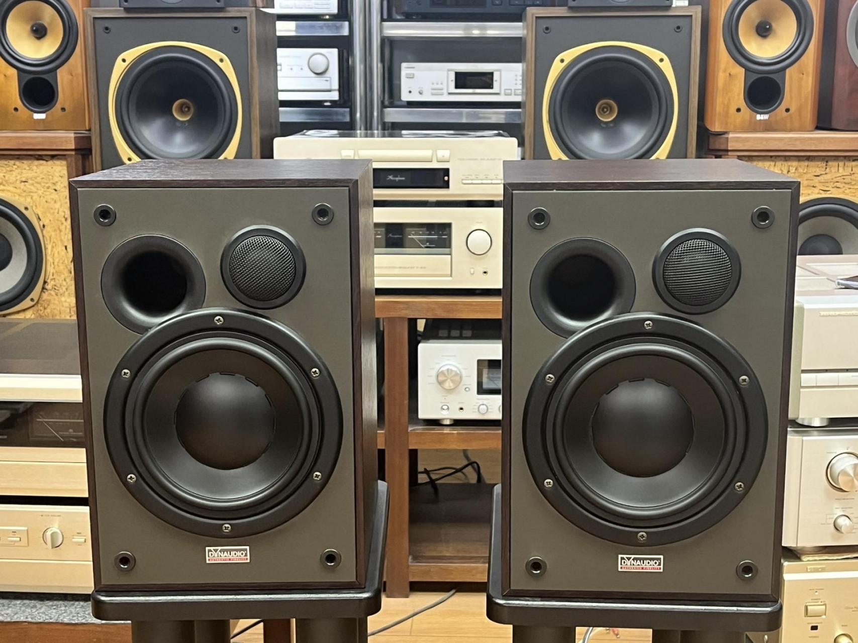 丹拿听众5经典发烧书架音箱,3850元/对  6.5寸两分频, 箱体尺寸:宽20.