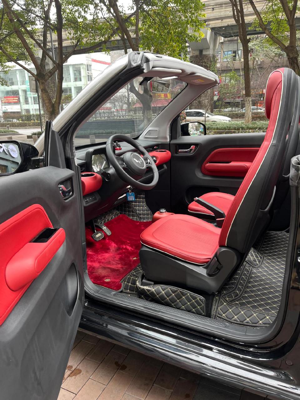 五菱汽车宏光miniev2022款宏光 mini ev 敞篷版,原厂加装了快充,新车