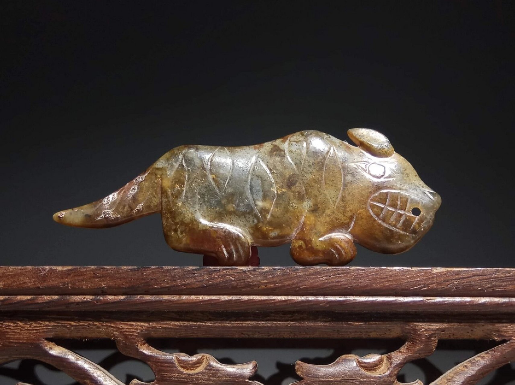 高古玉 商周玉器 西周 青玉 片雕玉虎 虎形 【玉虎】 青玉02 02虎