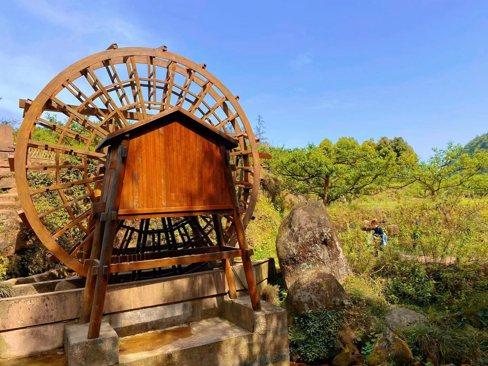 隐于山林的世外桃源——幸福古村 在距成都120公里之外的眉山丹棱顺龙