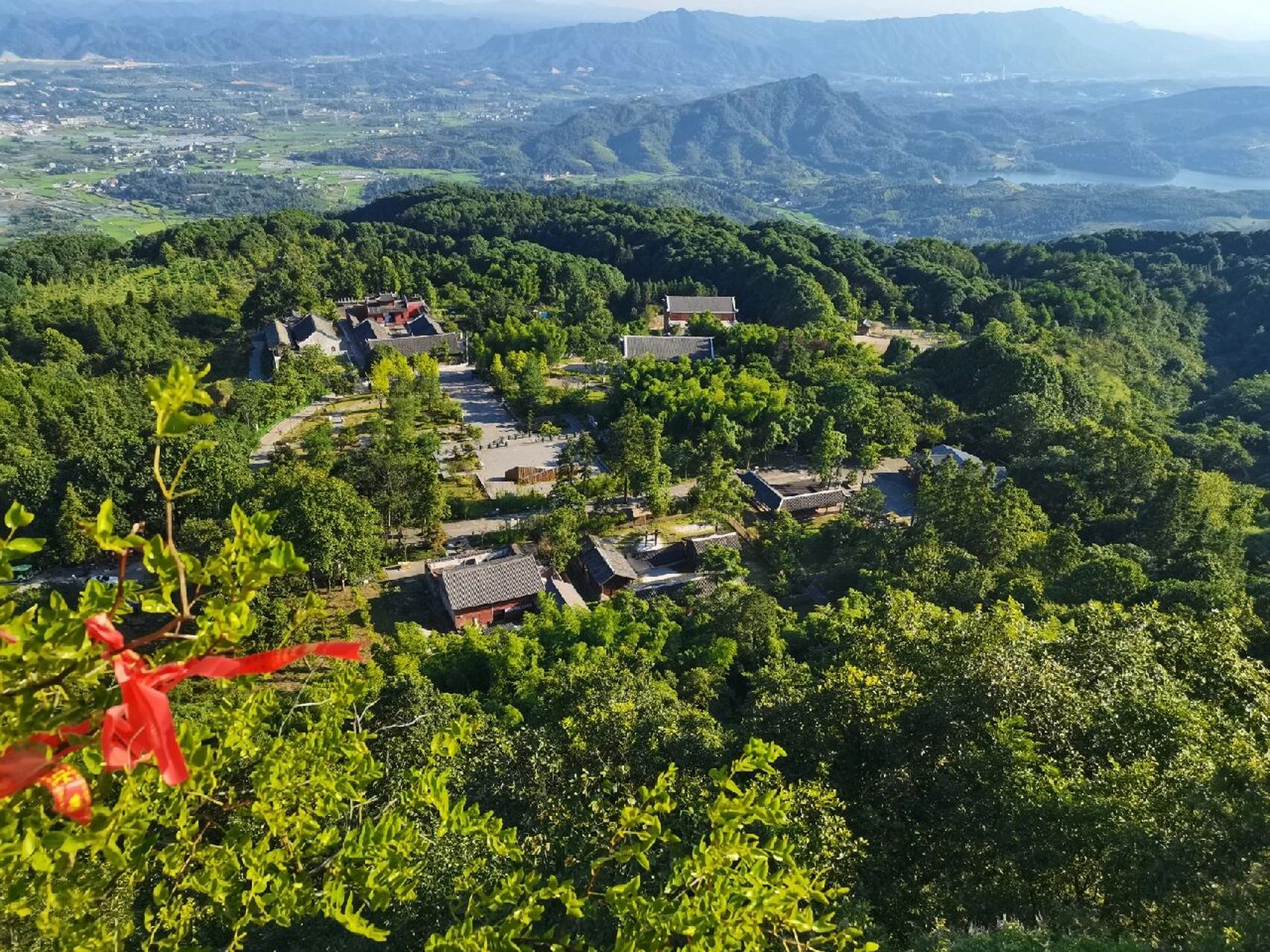 飞山-苗乡侗寨 飞山——苗乡侗寨 地址:怀化市 靖州苗族侗族自治县