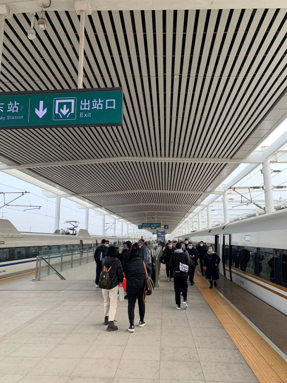 邯郸东站换乘 邯郸东站换乘 该站没有便捷换乘 跟随大部队出站 出站到
