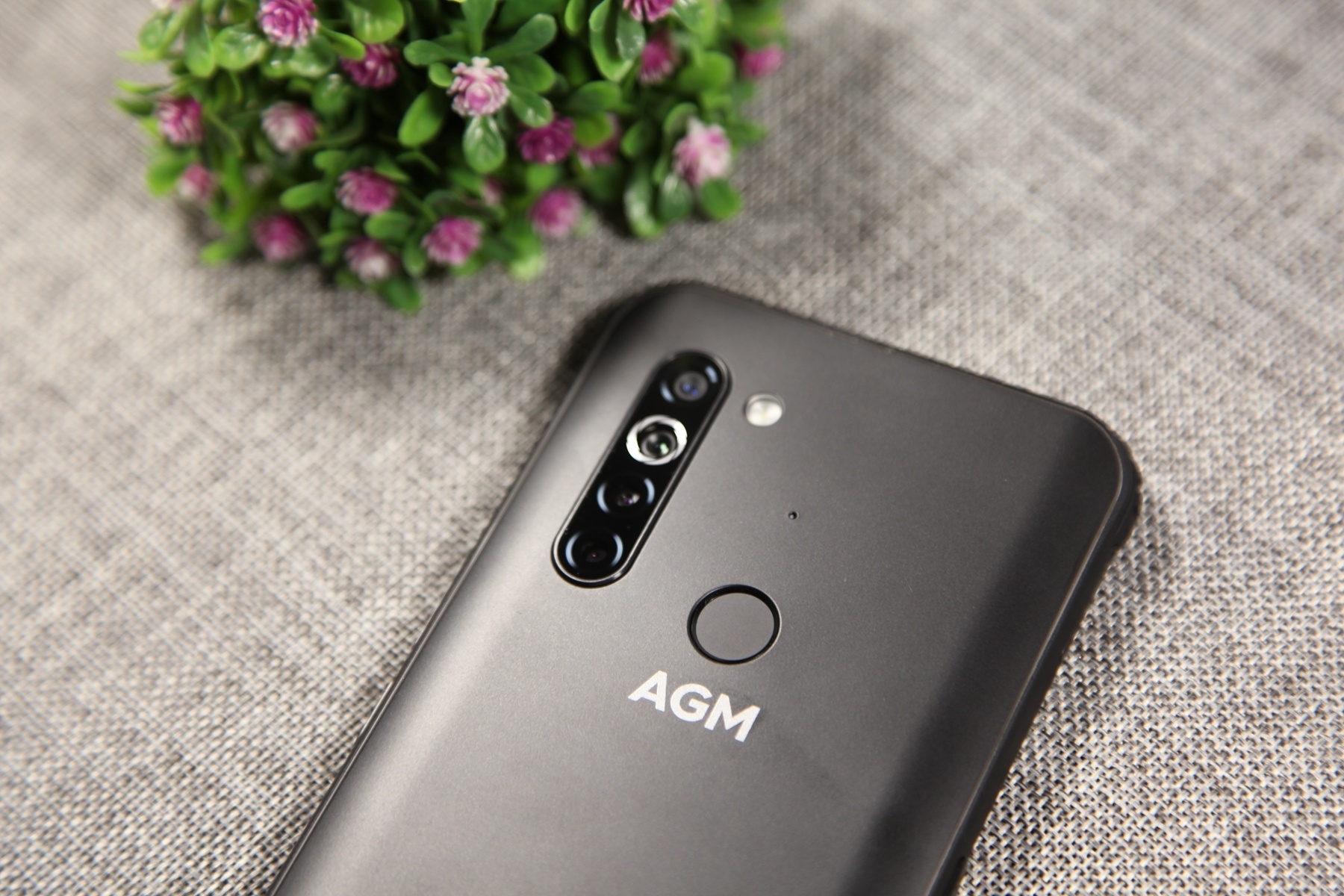 agm x5手机开箱 作为专注户外三防功能的agm手机推出了其最新的5g旗舰