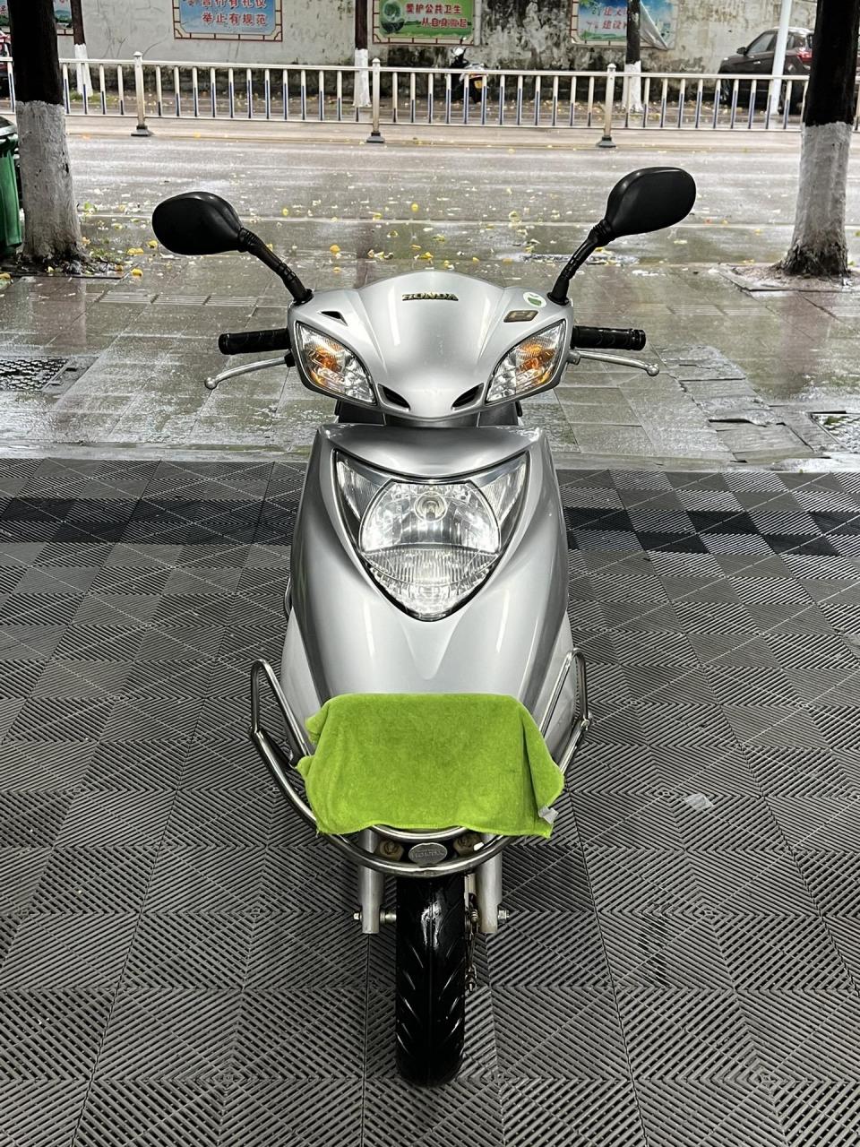 13年五羊本田优悦110电喷 安全行驶一万多公里 证件齐全