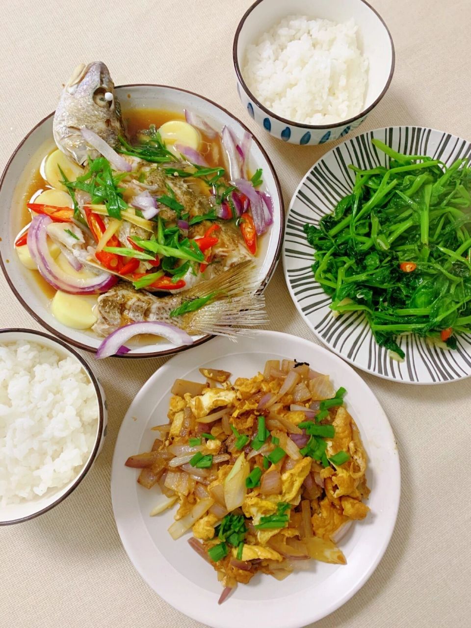 女朋友的厨艺就是要夸 越夸越好 今日份二人晚餐03: 99清蒸白花鱼