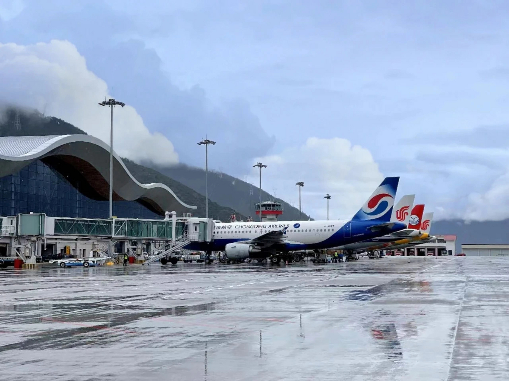 近日,林芝机场通过对旅客出行特点及周期性需求的数据分析,积极对接