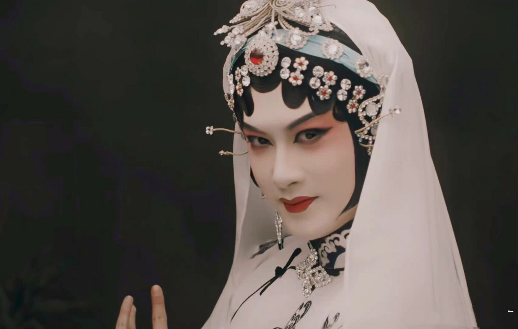 鬓边不是海棠红陈纫香 两年前刚开始看鬓边的时候是冲着尹正去的,结果
