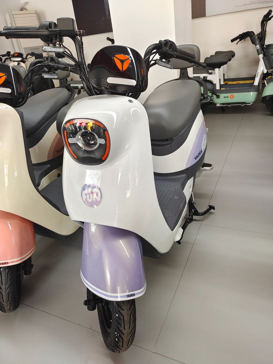 雅迪  欧欣 夏日炎炎,有你超甜. 这个紫色好少女心啊.