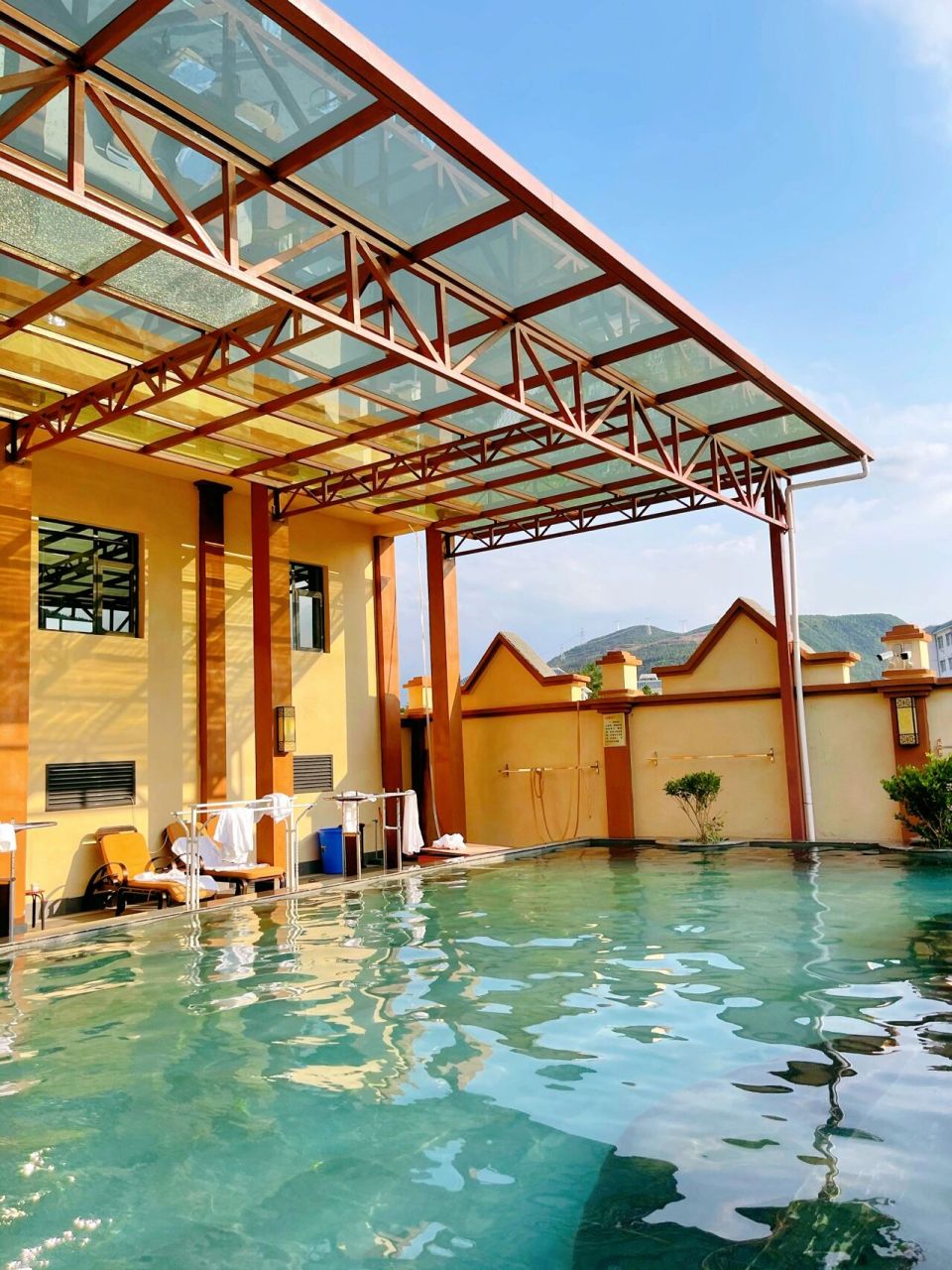 曲靖周边‖生在田里的宝藏温泉 温泉的名字叫德泽温泉,平时都开门