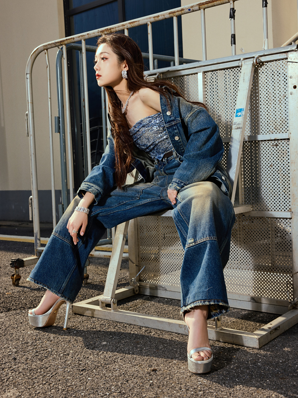 希林娜依高,酷飒风格穿搭街拍组图