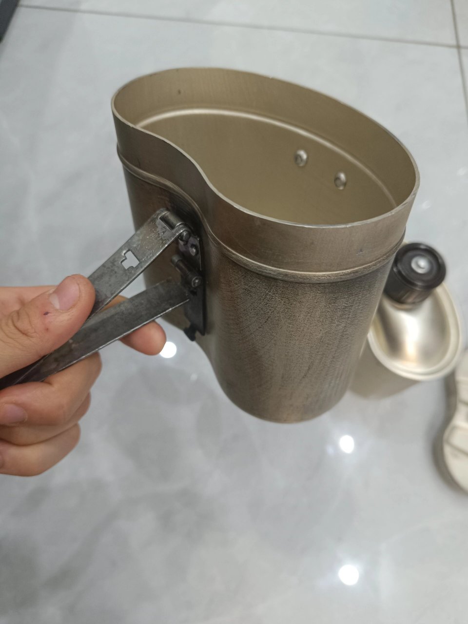 65系列军用水壶集锦 最上面:78式军用水壶 左下:65式海军军用水壶 右