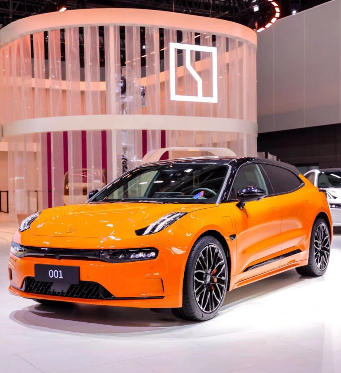 最全配色看过来 极氪001有11种颜色,绝对符合大家的需求往下看: 若是