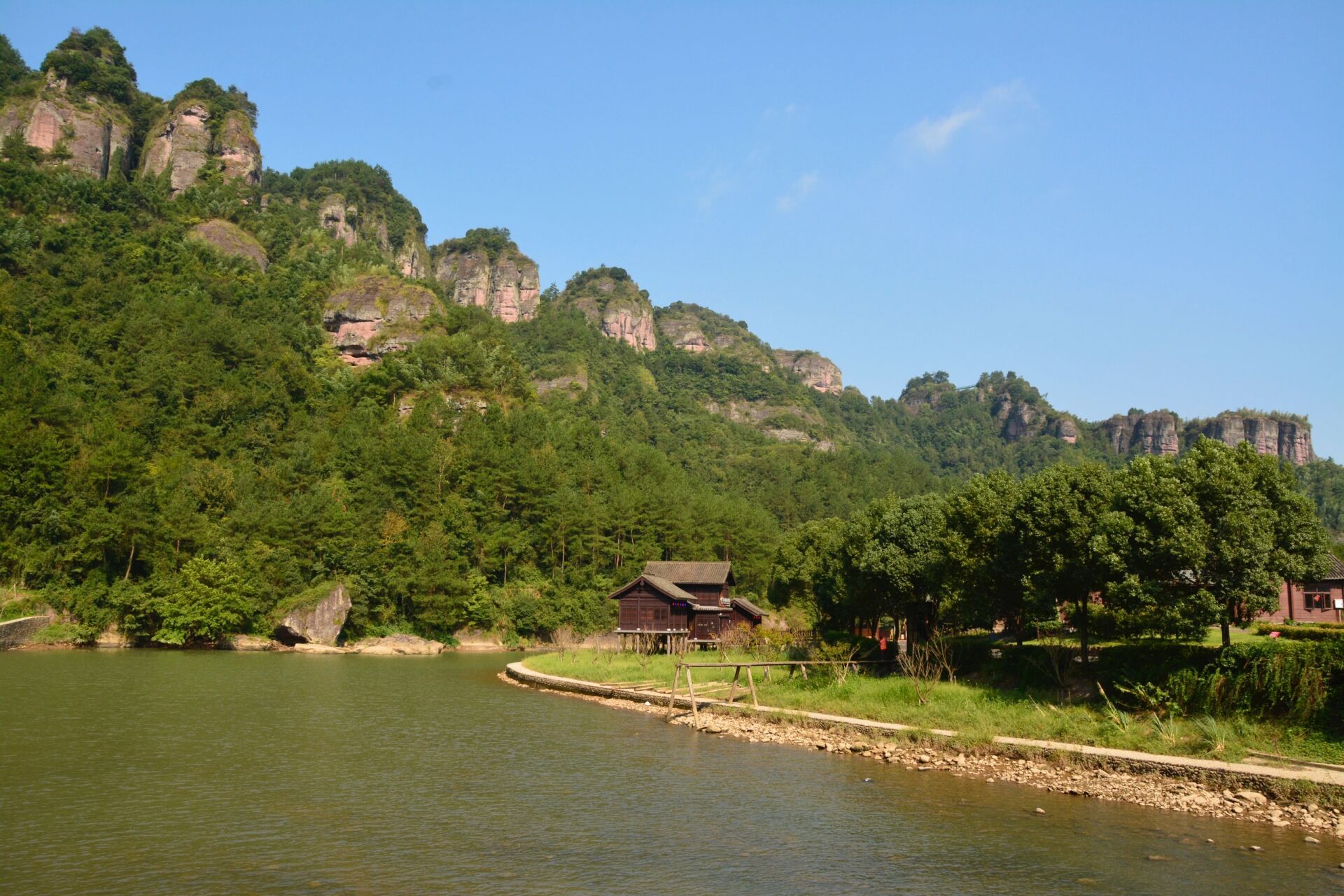 绍兴(穿岩十九峰)游记 景区简介:十九峰景区是天姥山国家级风景名胜区