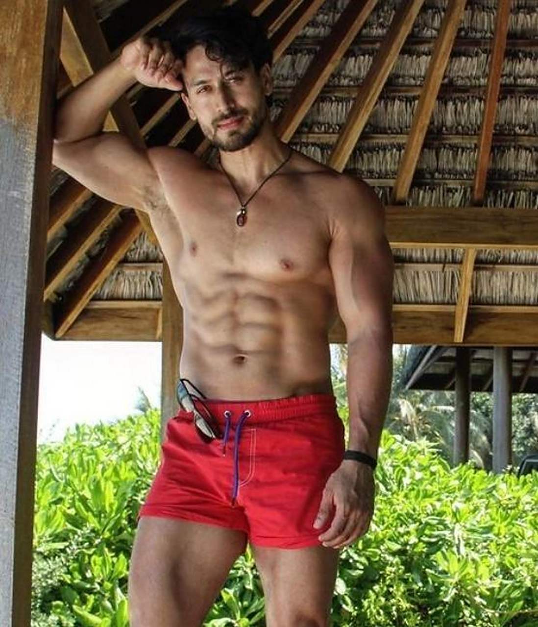 印度电影男演员泰格·史洛夫 tiger shroff 今年32岁,他的身材真的很